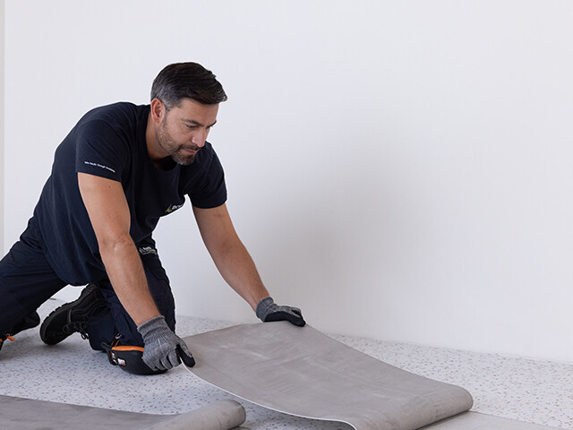 R3bond® soft flooring adhesive system – Vinyl roll removal