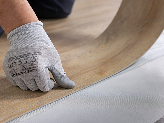 R3bond® soft flooring adhesive system – LVT application