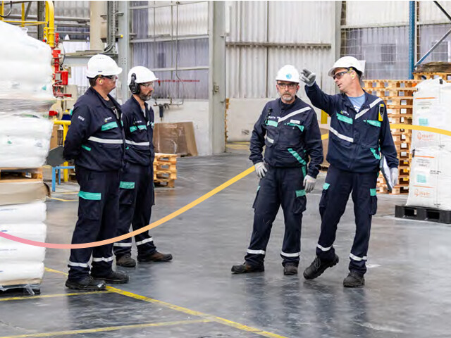 Bostik operators interacting at the Ribécourt production site